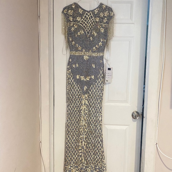 Mac Duggal HIGH NECK SLEEVELESS BEADED FRINGE FITTED GOWN Size 4 style 4908 - Picture 5 of 11